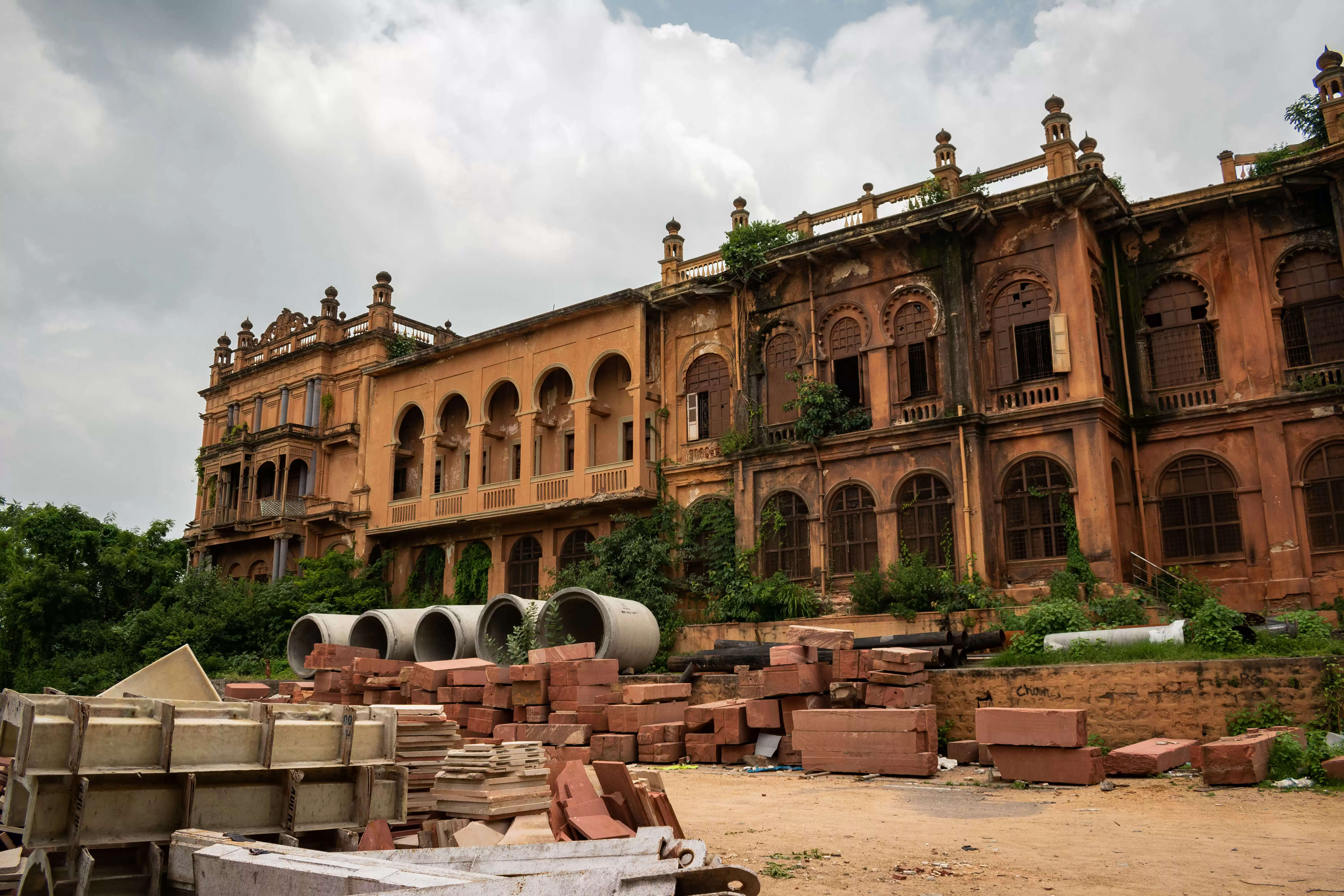 विश्व धरोहर दिवस पर इर्रम मंजिल में स्वच्छता अभियान व ट्रेजर हंट, संरक्षण को लेकर नई पहल