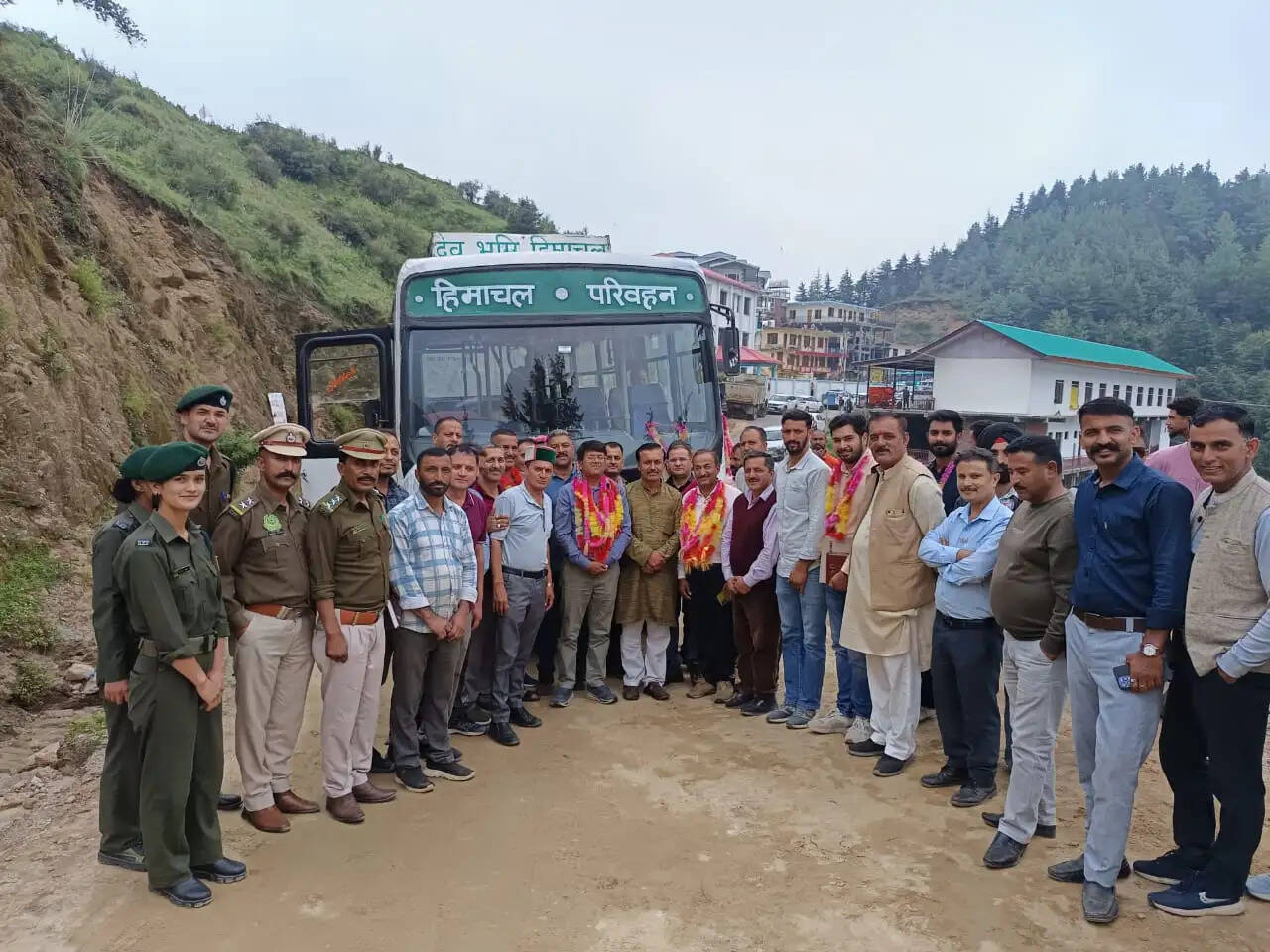 नौहराधार चुड़धार सड़क पर बस ट्रायल सफल
