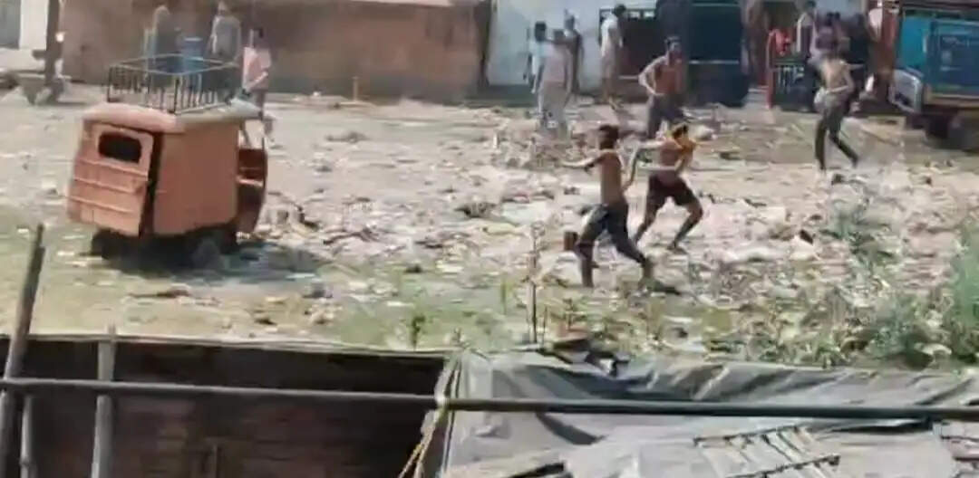 संशोधित : कुल्टी में हिंसा, बमबाजी और फायरिंग से दहला इलाका