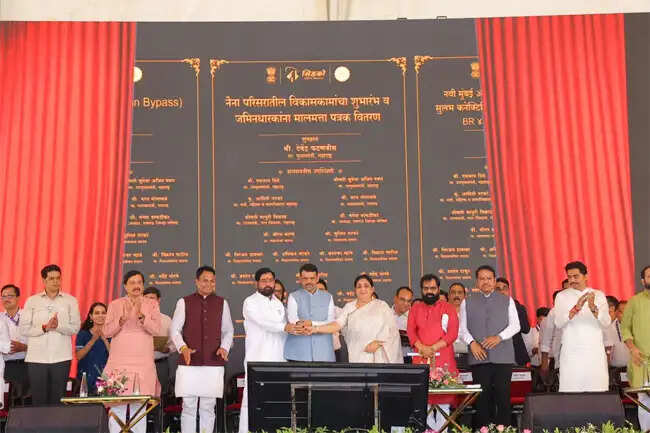 नैना क्षेत्र में 15 लाख रोजगार सृजन का लक्ष्य, भूमिपुत्रों को प्राथमिकता : फडणवीस