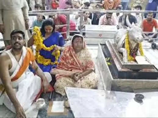 केंद्रीय राज्यमंत्री सावित्री ठाकुर ने किया बाबा महाकाल का दर्शन