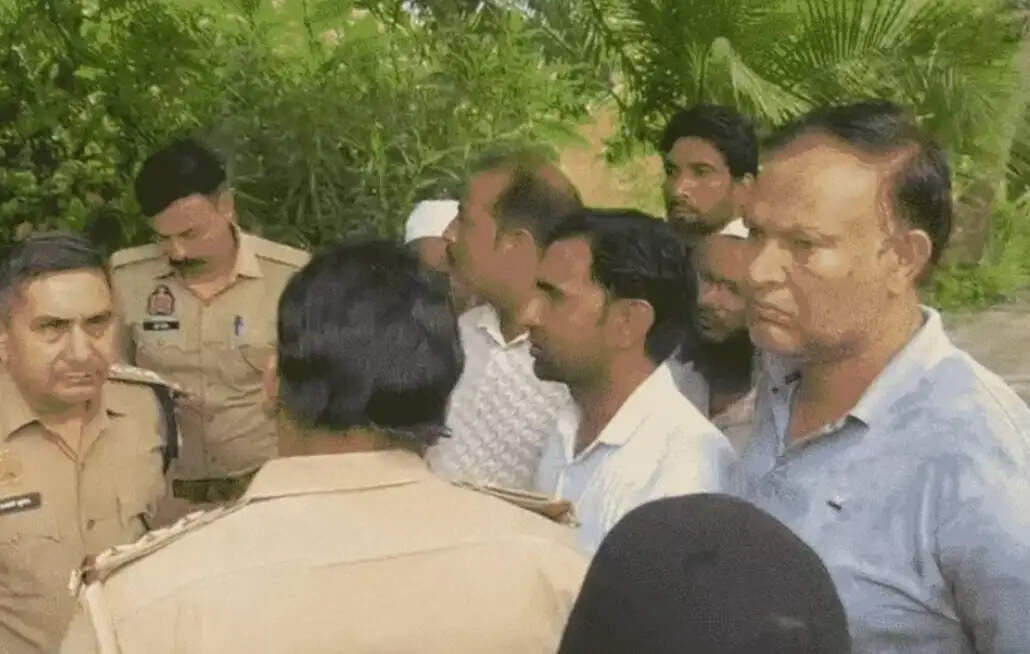 बिजनौर : मामूली विवाद में भतीजे ने कर दी ताऊ की हत्या, चचेरा भाई भी घायल