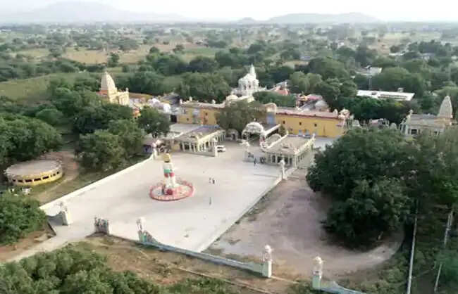नारनाैल में मंदिर से प्राचीन प्रतिमा गायब, छह पर केस दर्ज