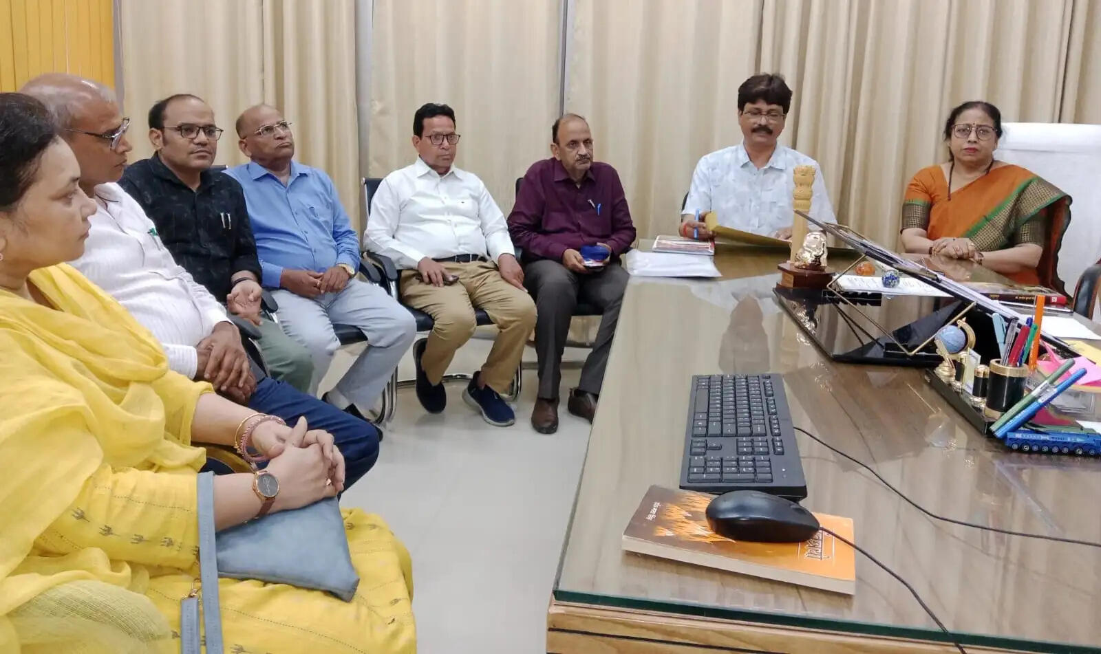 मां विंध्यवासिनी विश्वविद्यालय में परीक्षा समिति की बैठक, स्ववित्तपोषित शिक्षकों को मूल्यांकन का अवसर