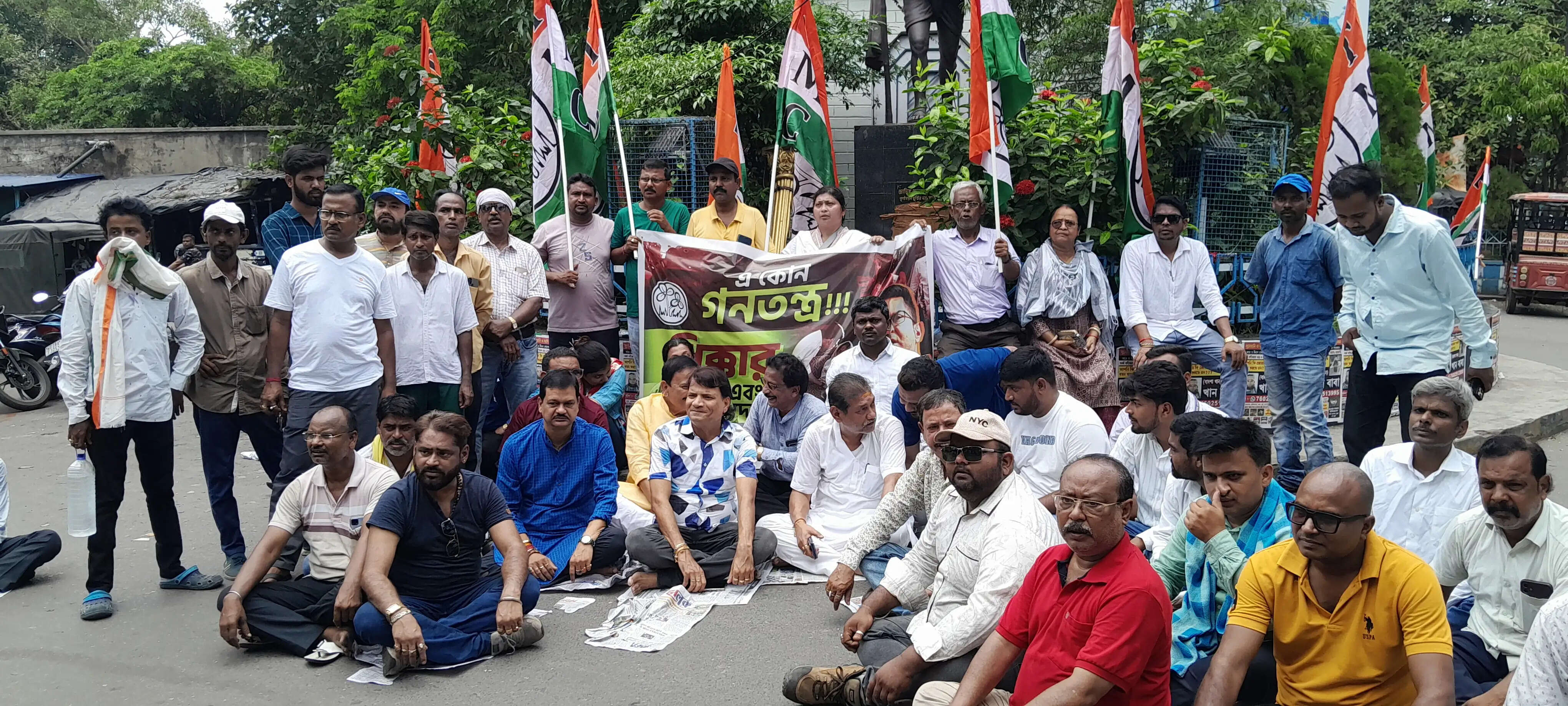 अभिषेक बनर्जी पर हमले के विरोध में तृणमूल का धरना