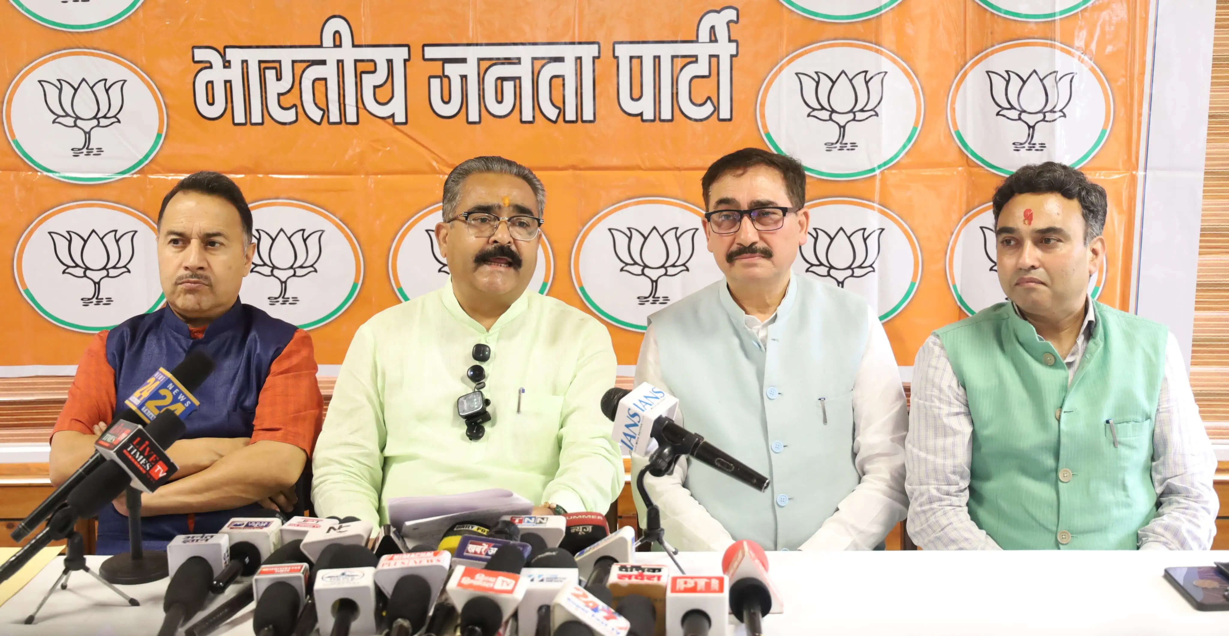 भाजपा नेताओं को निशाना बना रही सरकार, भ्रष्टाचार के मामलों में कार्रवाई नहीं : बिक्रम ठाकुर