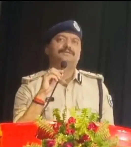 साइबर फ्रॉड को लेकर आईजी ने पोस्टल डिपार्टमेंट के अधिकारियों और पोस्टमैन को दिए निर्देश