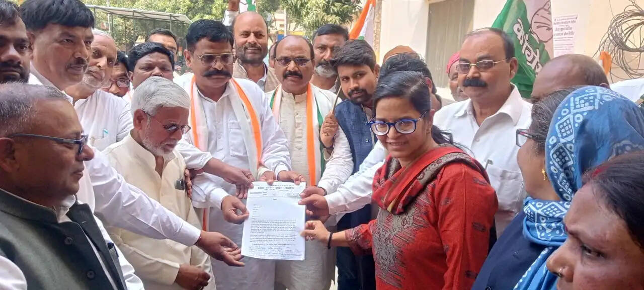 शंकराचार्य स्वामी अविमुक्तेश्वरानंद सरस्वती के खिलाफ दर्ज एफआईआर को लेकर कांग्रेस ने विरोध जताया