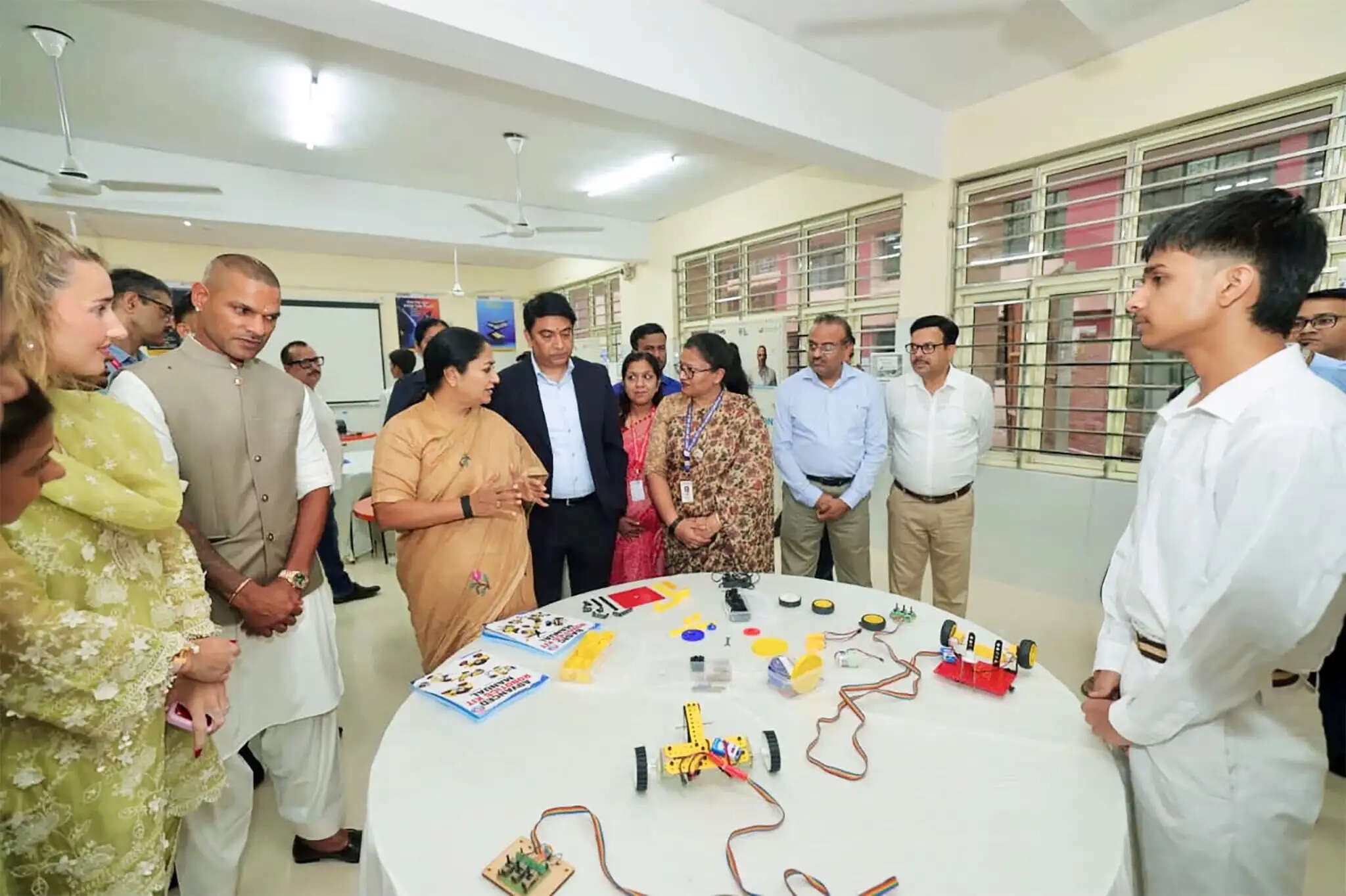 मुख्यमंत्री ने पीतमपुरा में स्टेम नवाचार लैब का किया उद्घाटन, बोलीं- सरकारी स्कूलों में विश्वस्तरीय सुविधाओं का विस्तार जारी