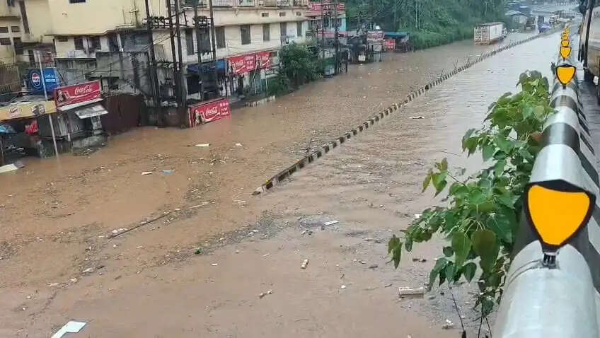असमः बरसात के बाद राष्ट्रीय राजमार्ग 27 एवं 6 पर भारी जल जमाव
