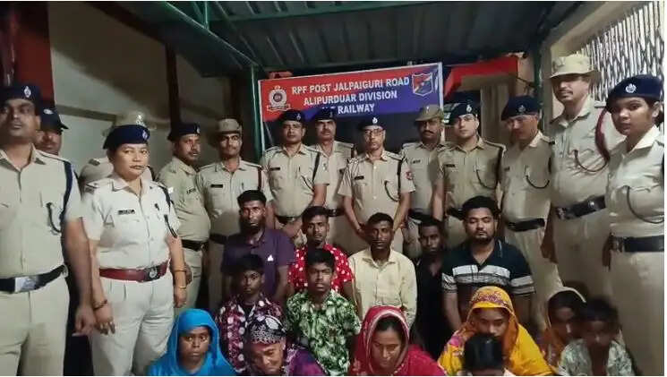 जलपाईगुड़ी में ट्रेन से 14 बांग्लादेशी गिरफ्तार