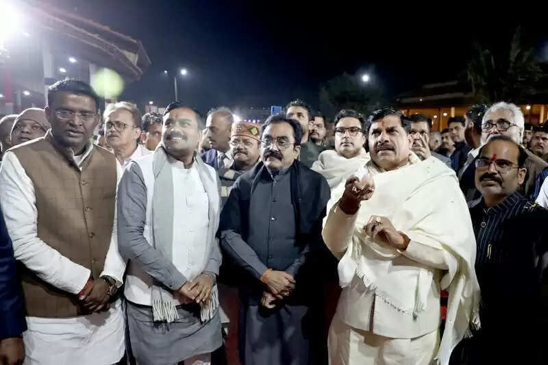 मप्रः मुख्यमंत्री डॉ. यादव ने खजुराहो स्थित पश्चिमी मंदिर समूह परिसर में देखा लाइट एंड साउंड-शो