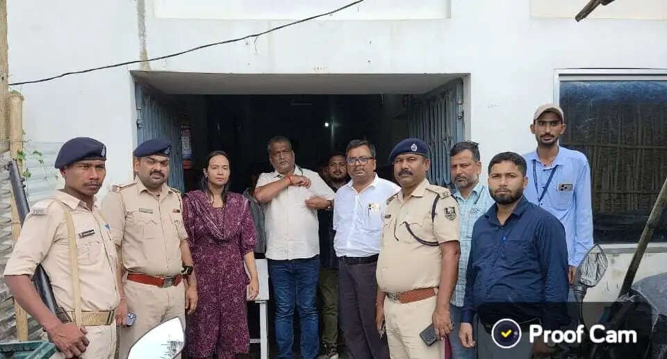 अवैध क्लीनिक पर प्रशासन का शिकंजा, फर्जी डॉक्टर पर प्राथमिकी