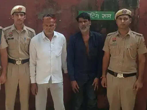 पलवल :आई-20 में ठूंसकर ले जा रहे थे तीन गोवंश, दो तस्कर गिरफ्तार