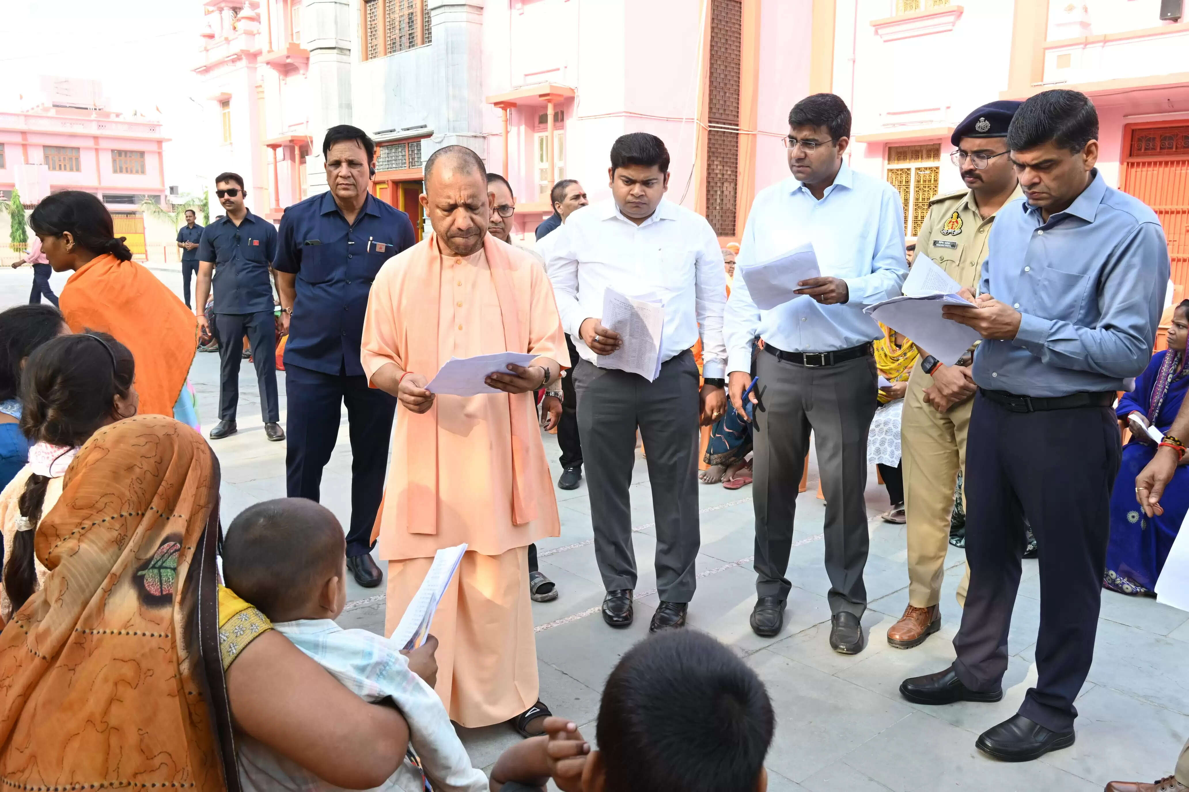 घबराइए मत, बच्चे के इलाज में नहीं आने देंगे कोई बाधा : मुख्यमंत्री