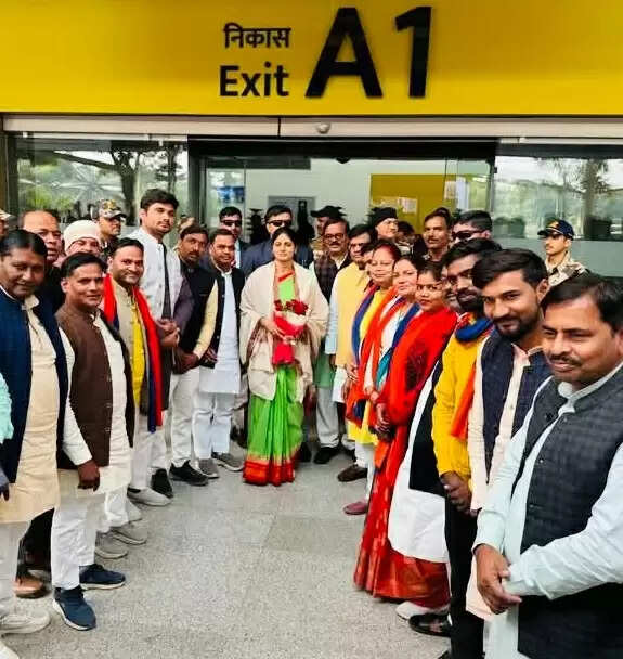 अपना दल कार्यकर्ताओं ने किया अनुप्रिया पटेल का स्वागत