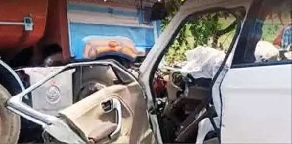 बड़वानी में टैंकर-कार की&nbsp;टक्कर में 4 की मौत, 3 घायल, बारात से लौट रहे थे सभी