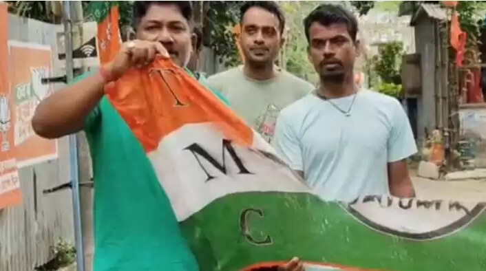 पार्टी झंडा फाड़ने की घटना से इलाके में हड़कंप, सीसीटीवी फुटेज सामने आने के बाद सियासी घमासान