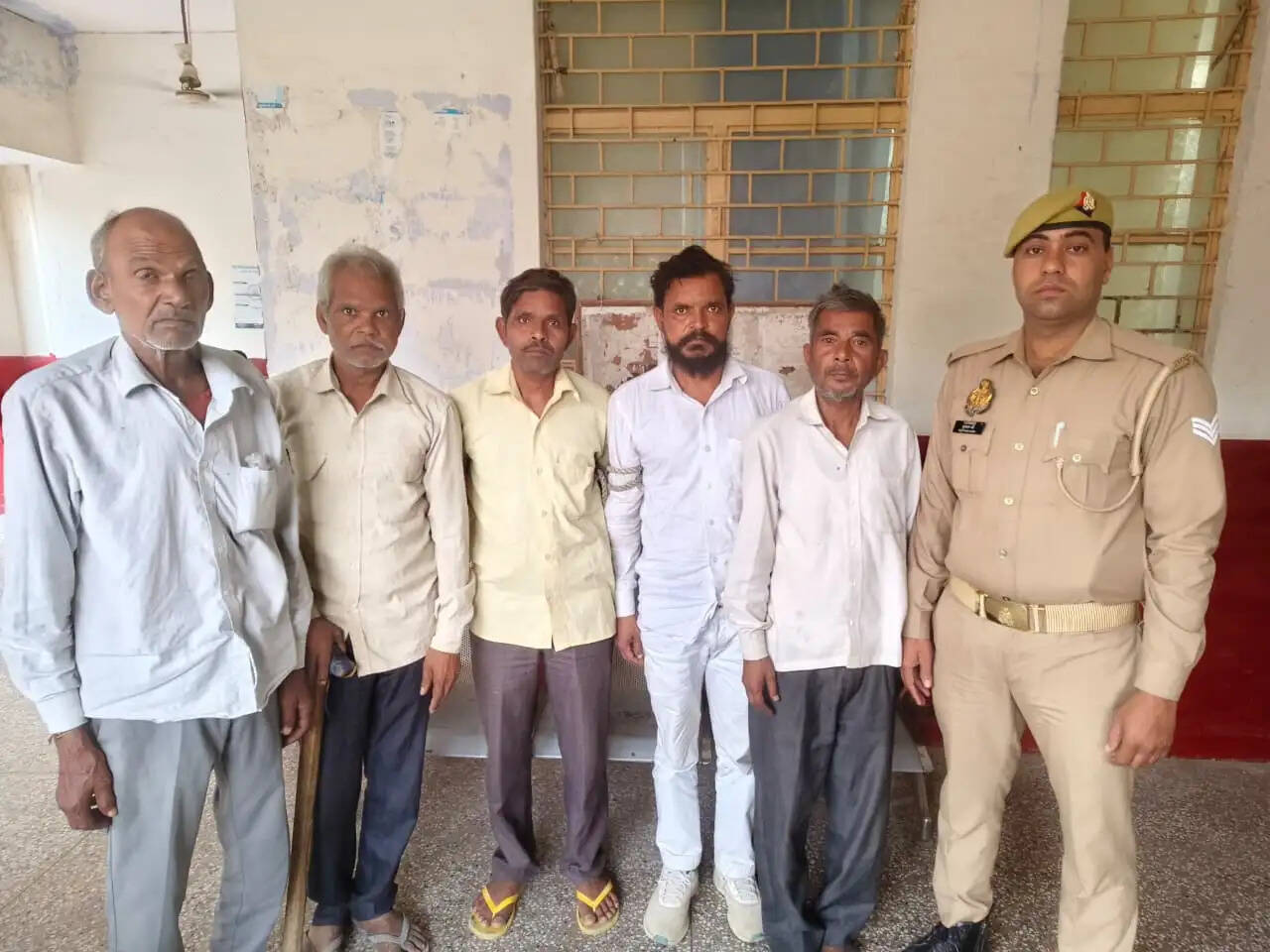 पांच पेशेवर जमानतदार गिरफ्तार, स्वार्थपूर्ति के लिए धोखाधड़ी कर लेते थे जमानत