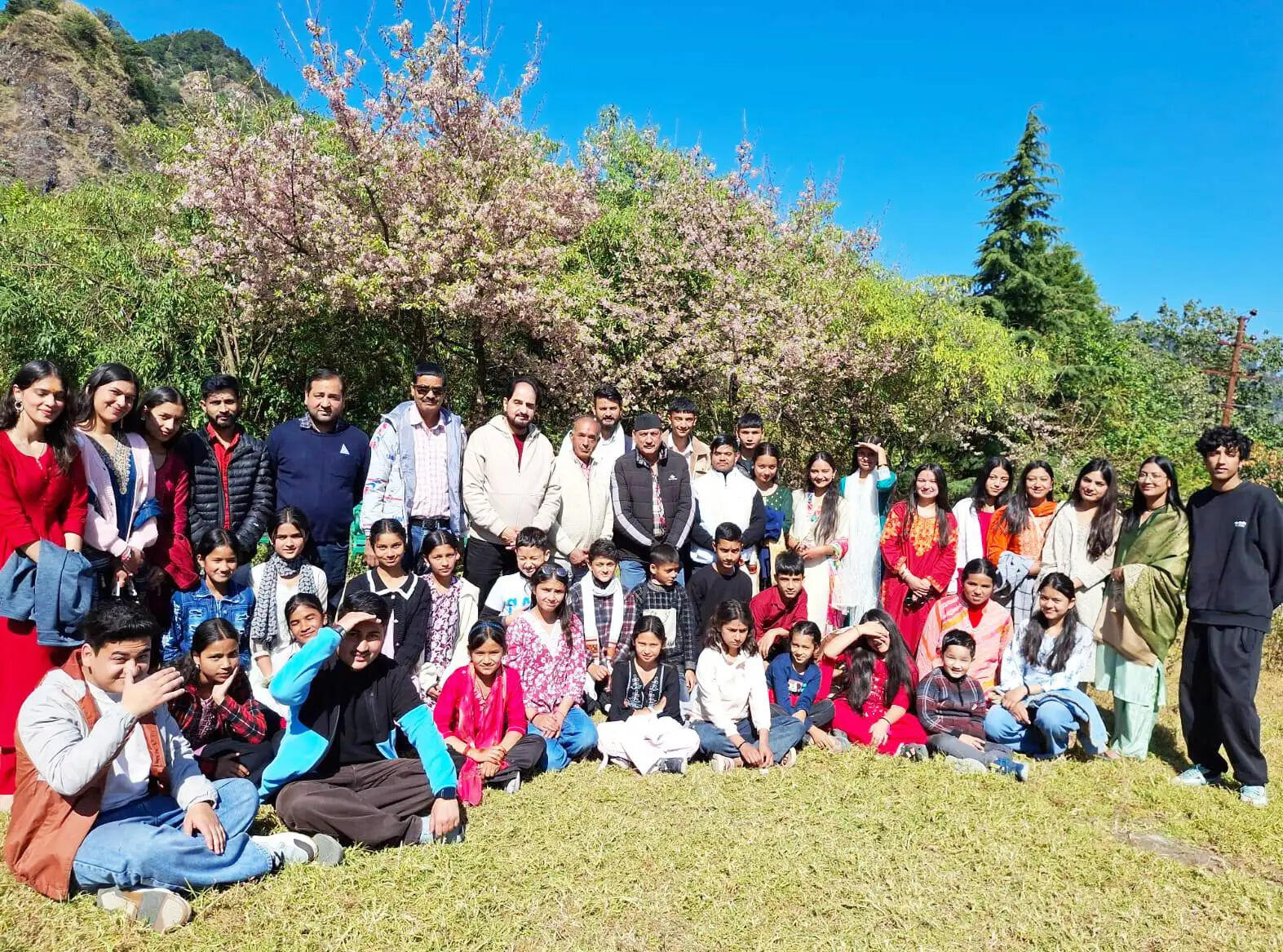 हनुमान गढ़ी मंदिर में श्रीराम सेवक सभा के कलाकारों ने प्रस्तुत किये राम भजन
