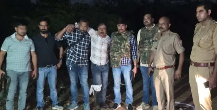 झांसी : मासूम का अपहरण कर दुष्कर्म का आरोपित मुठभेड़ में घायल