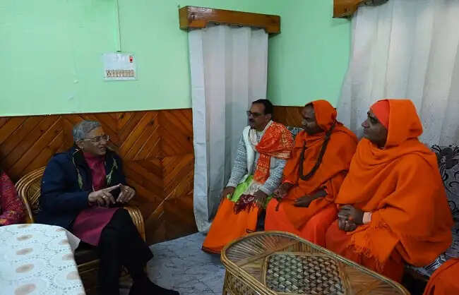 उत्तरकाशी में भारत-चीन सीमा से सटे पोलिंग बूथों का मुख्य निर्वाचन आयुक्त ज्ञानेश कुमार ने किया निरीक्षण