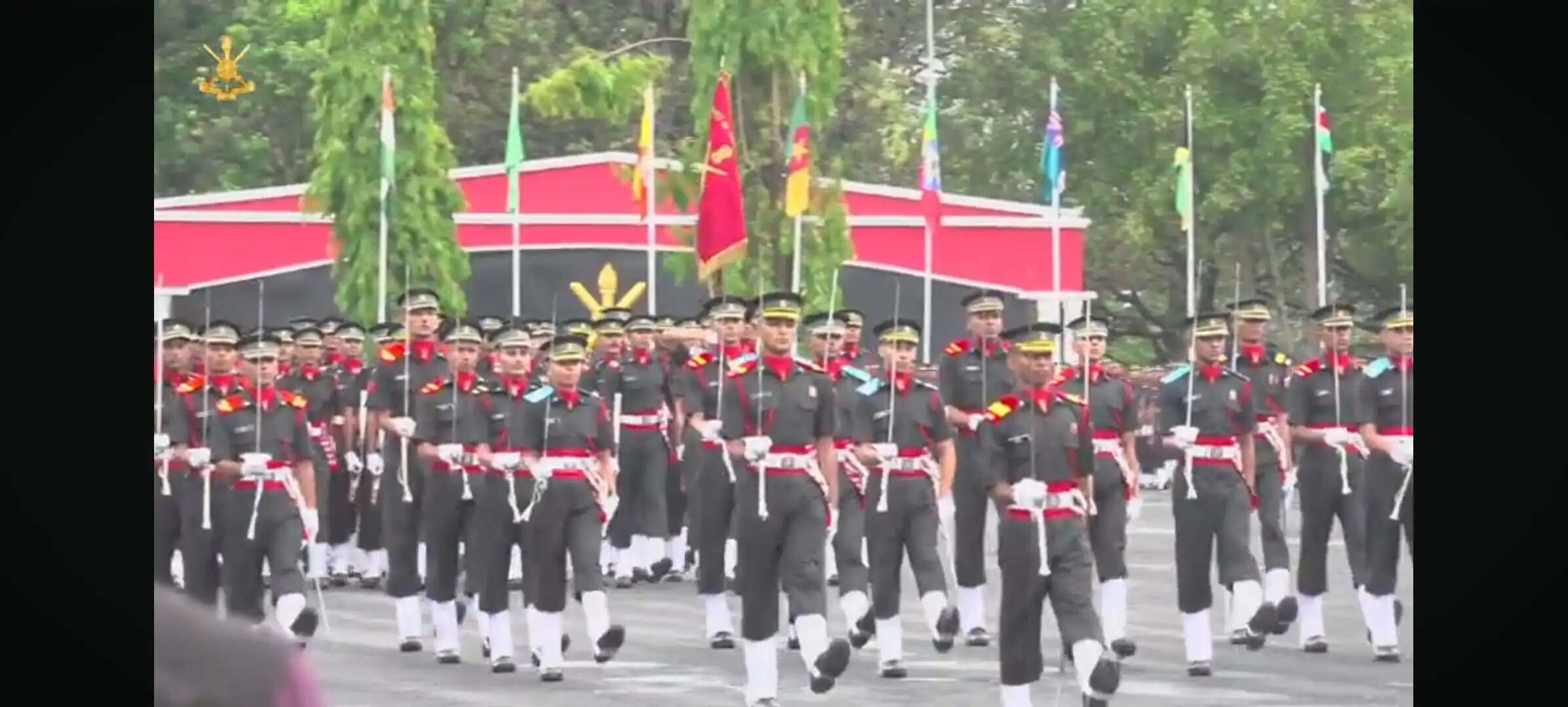 आईएमए पासिंग आउट परेड: 481 जेंटलमैन कैडेट बने भारतीय सेना के अंग, राष्ट्रपति ने परेड की सलामी ली