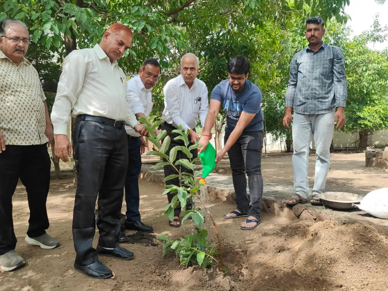 विश्व पर्यावरण दिवस पर अजमेर में कई सरकारी व निजी संस्थानों ने किए पौधारपण