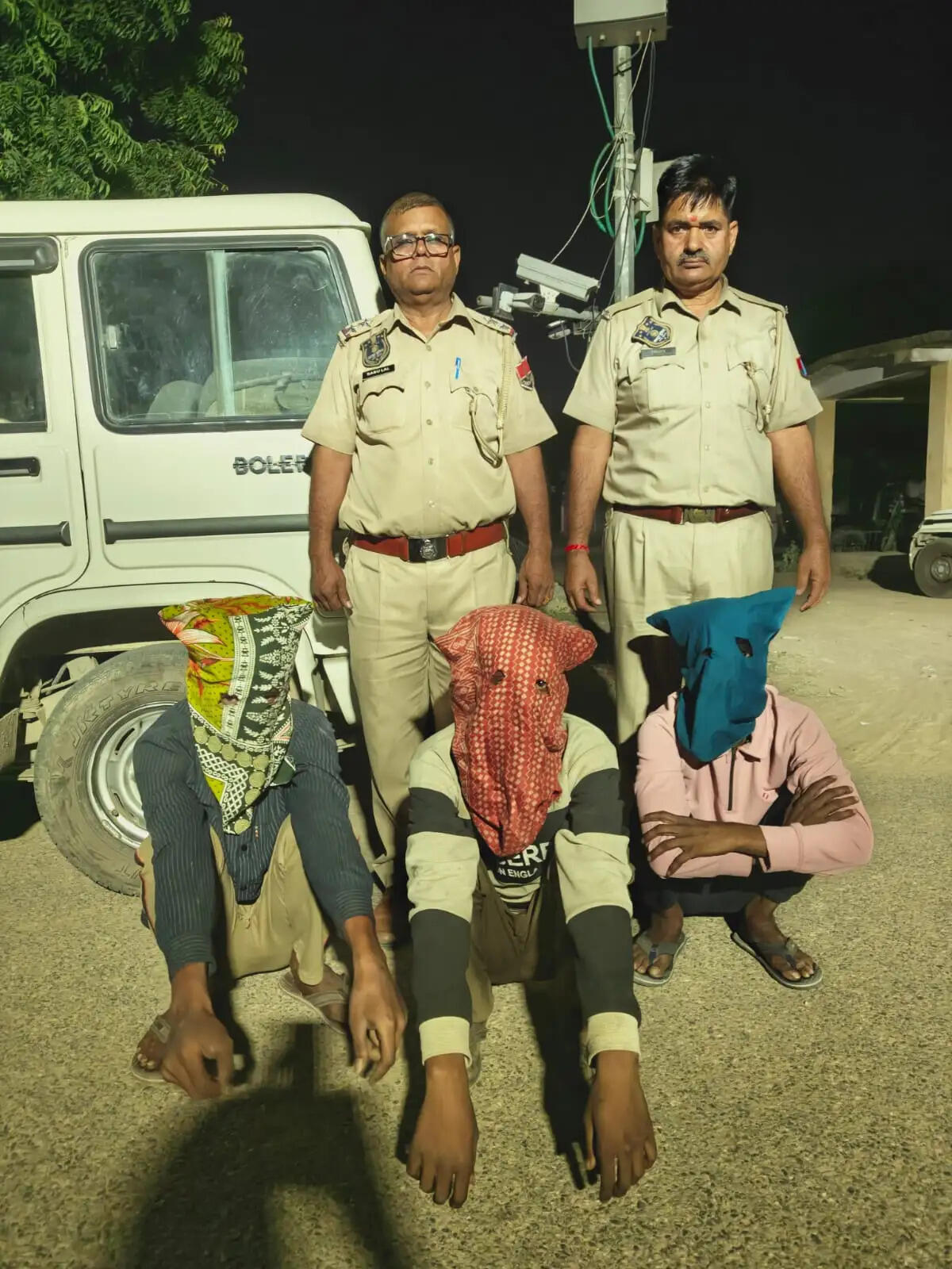 हाईवे पर राहगीरों से लूटपाट करने वाली गैंग के तीन बदमाश चढे पुलिस के हत्थे