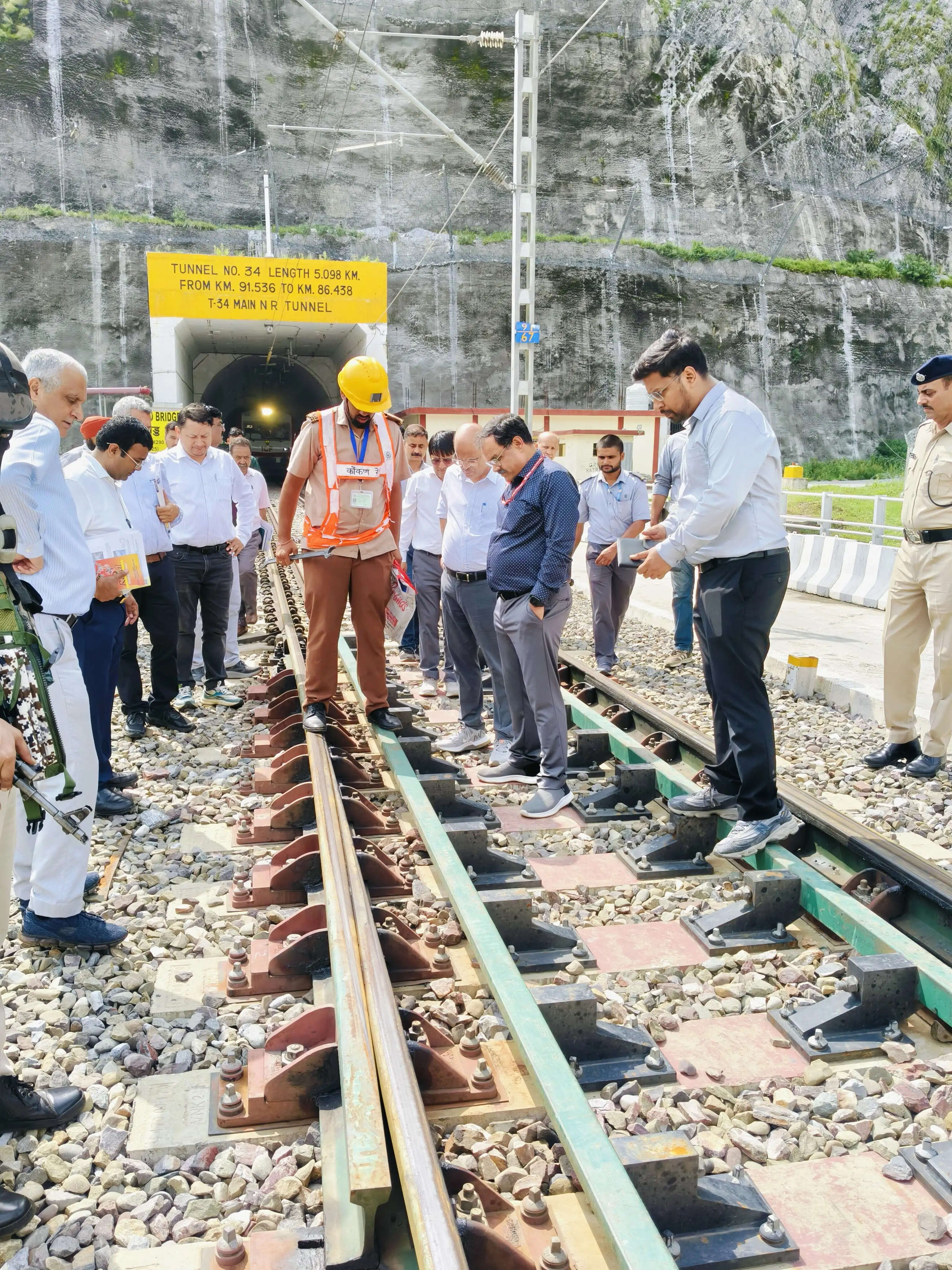 कटरा से श्रीनगर तक रेल सुरक्षा का निरीक्षण पूरा, डीआरएम जम्मू और अन्य वरिष्ठ अधिकारी रहे मौजूद