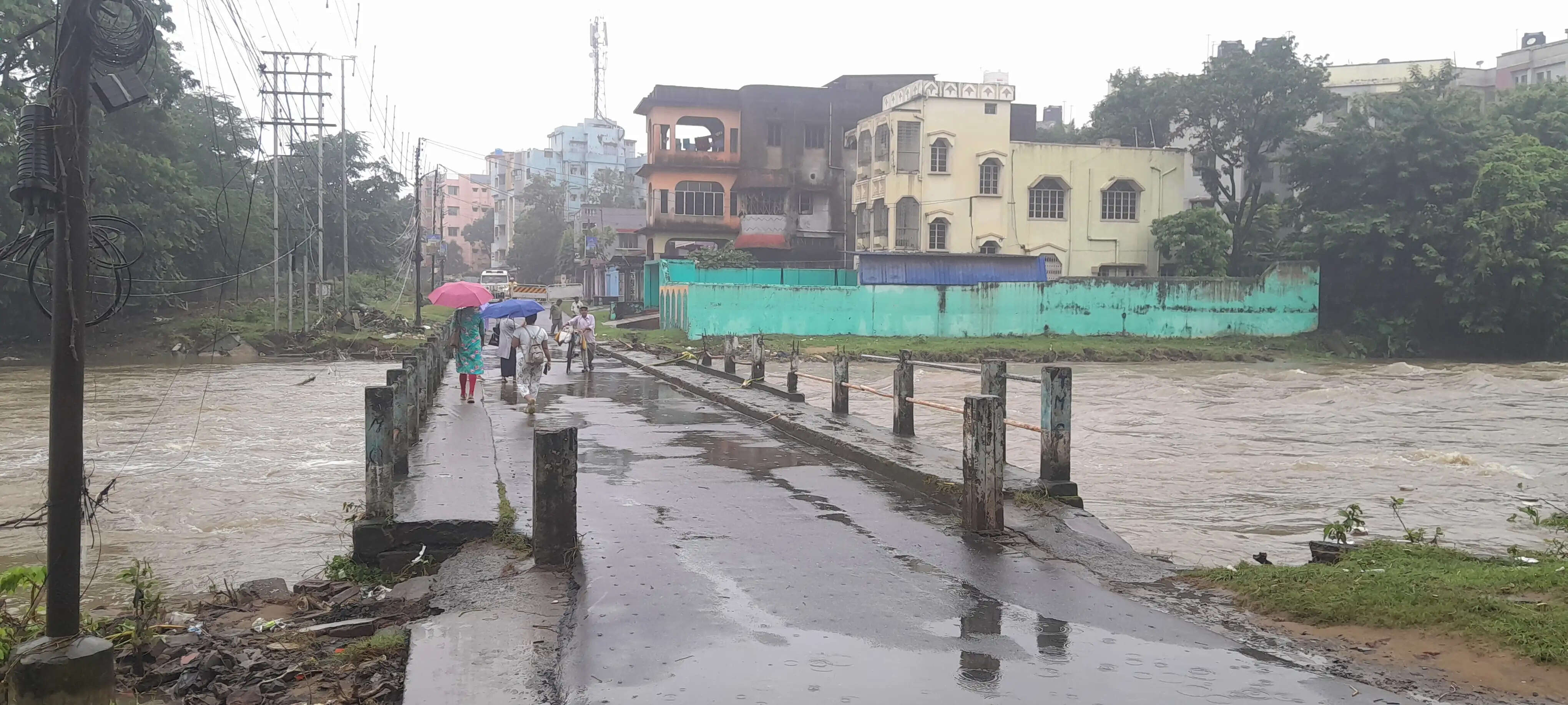 आसनसोल में 24 घंटे में 115 मिमी मूसलाधार बारिश, जनजीवन अस्त-व्यस्त