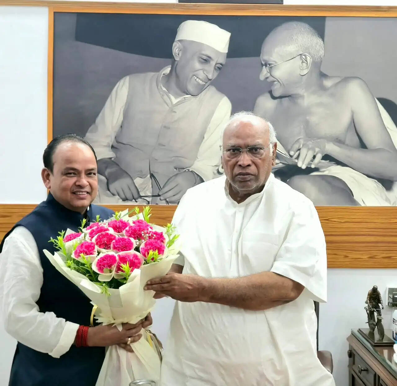 खड़गे से मिले स्वास्थ्य मंत्री, रिम्स-2 समेत स्वास्थ्य क्षेत्र की उपलब्धियों की दी जानकारी