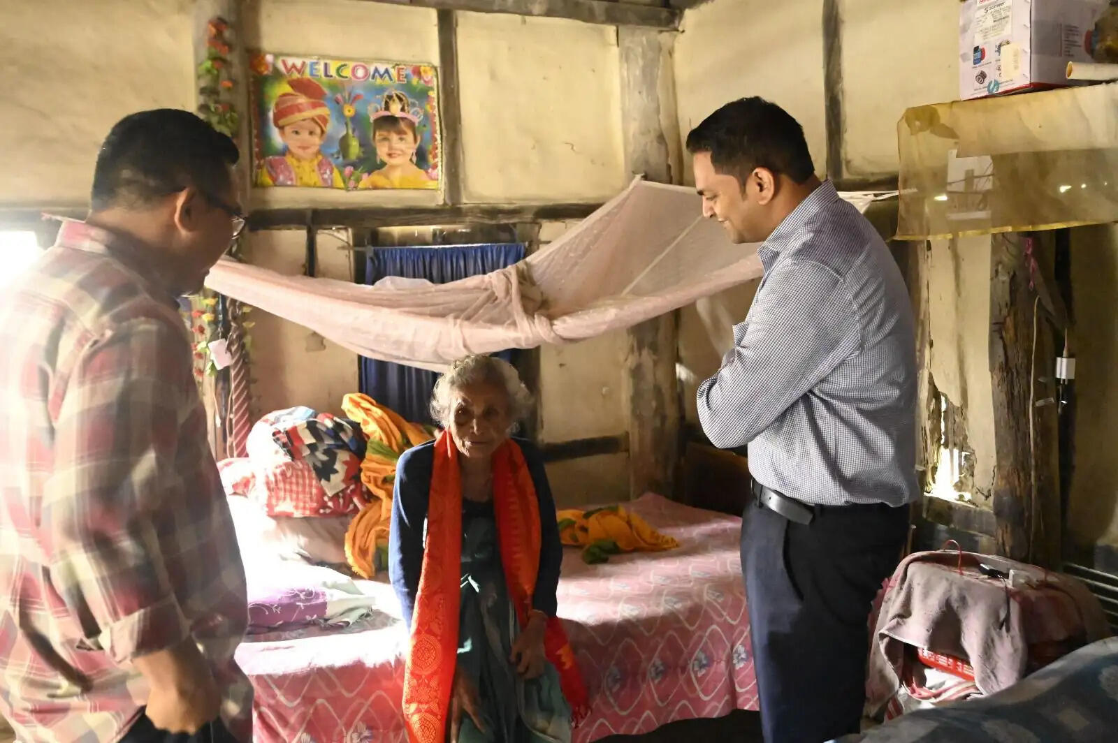 हर द्वार पर लोकतंत्र : कोकराझार में 101 वर्षीय मतदाता सुकाली बर्मन का सम्मान