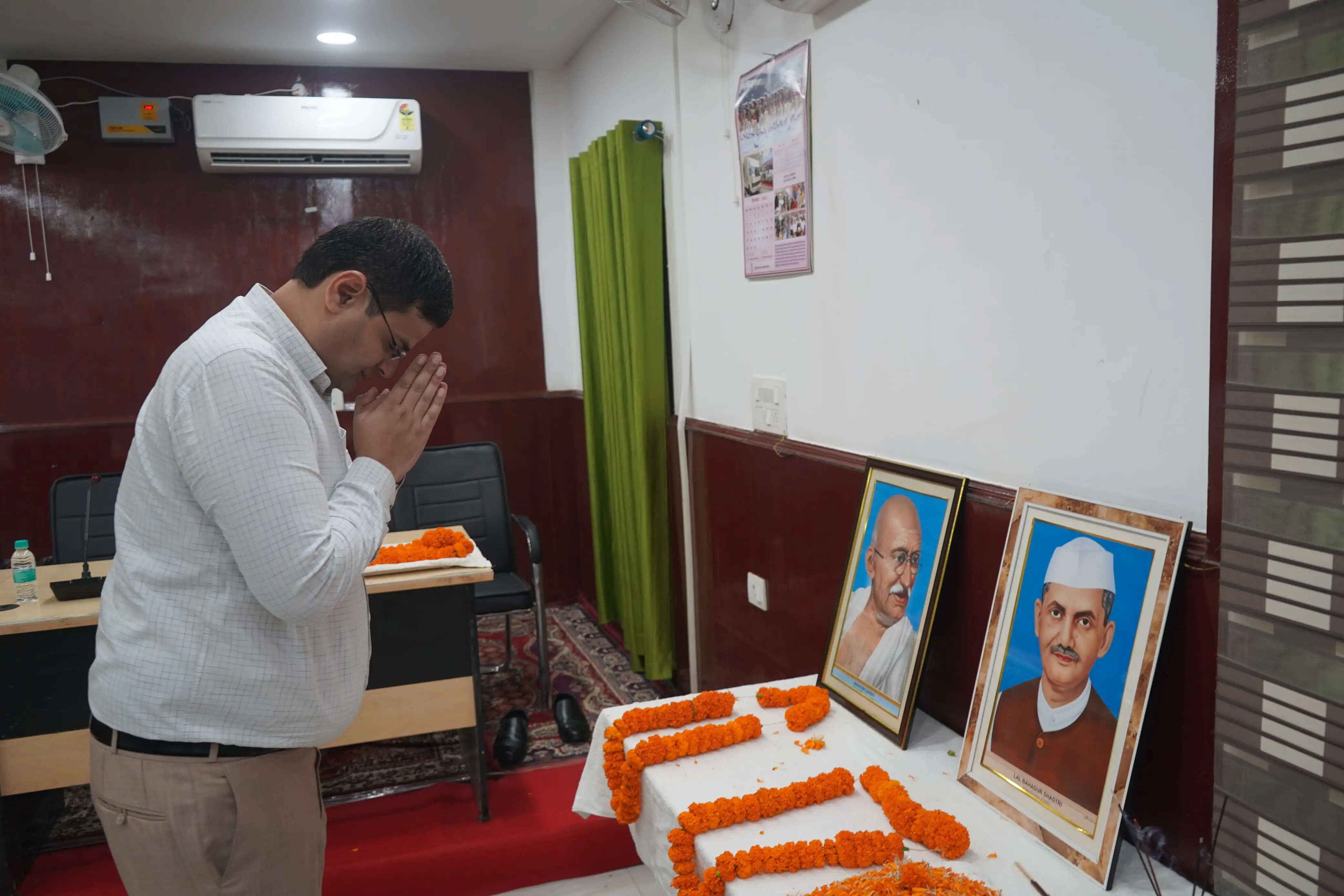 जिला प्रशासन ने सत्य, अहिंसा और राष्ट्रसेवा के आदर्शों को किया स्मरण