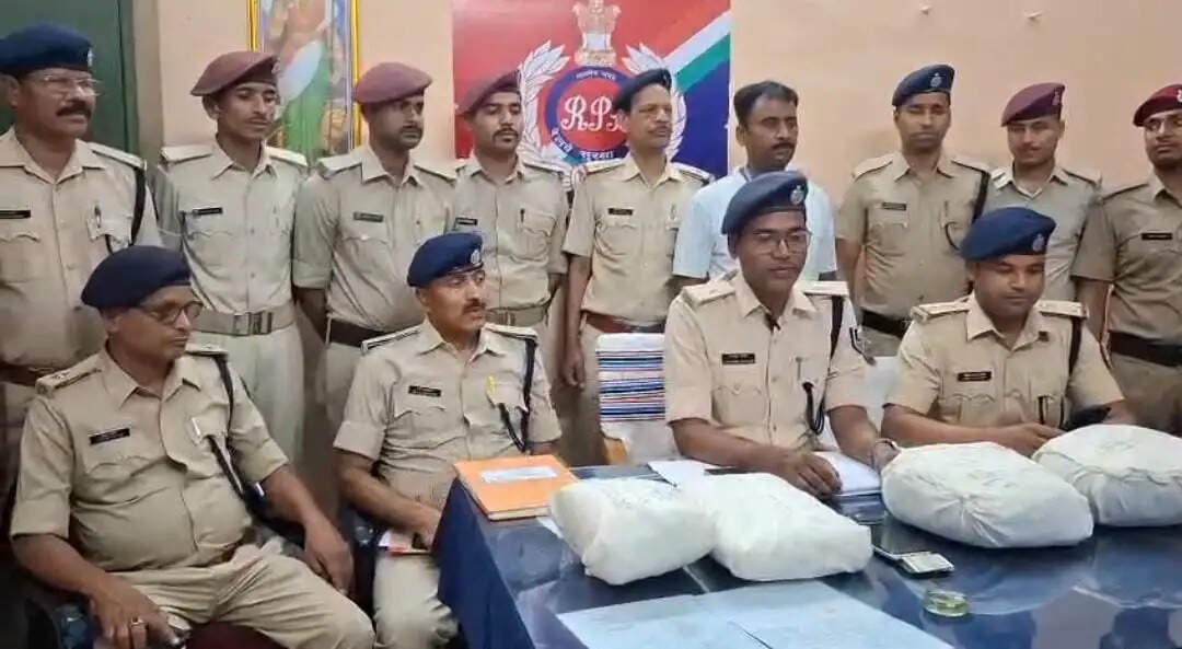 6 किलो गांजे के साथ दो महिला तस्कर गिरफ्तार