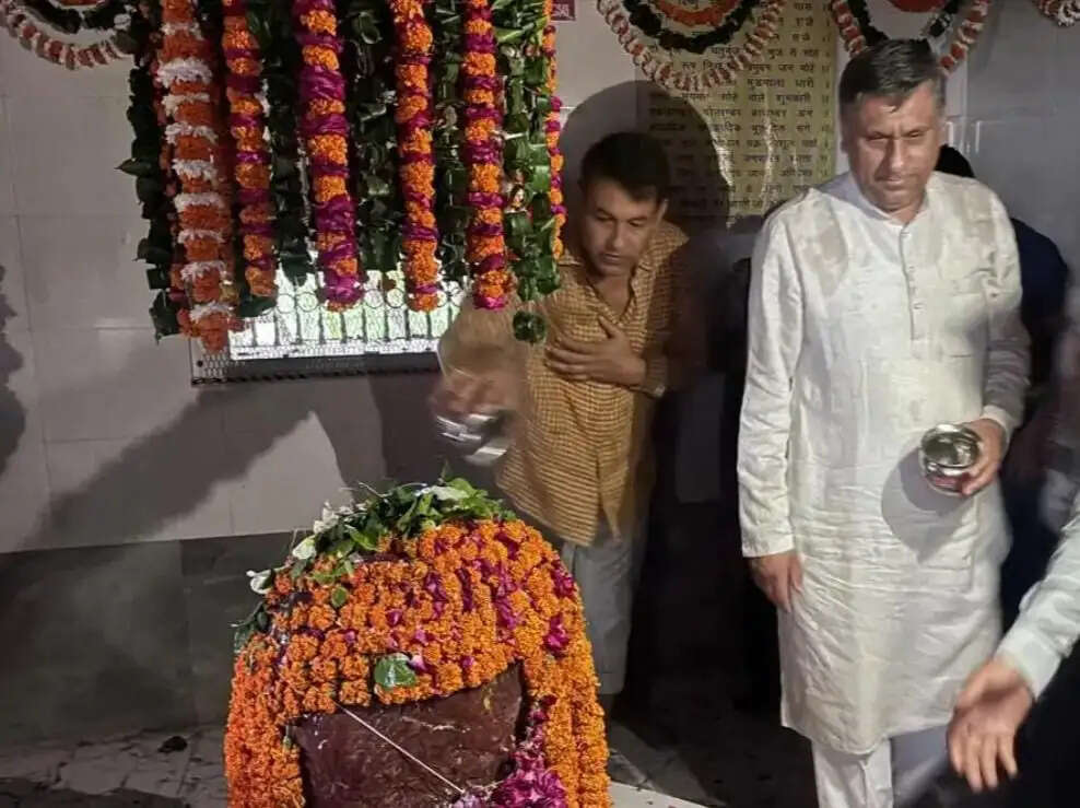 वनखंडी महादेव मंदिर पर लगा भक्तों का मेला