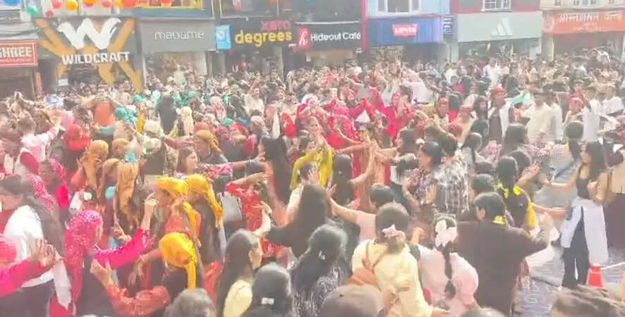 शिमला समर फेस्टिवल में गूंजी महानाटी, सैंकड़ों आंगनबाड़ी कार्यकर्ताओं ने नशे और महिला हिंसा के खिलाफ लिया संकल्प