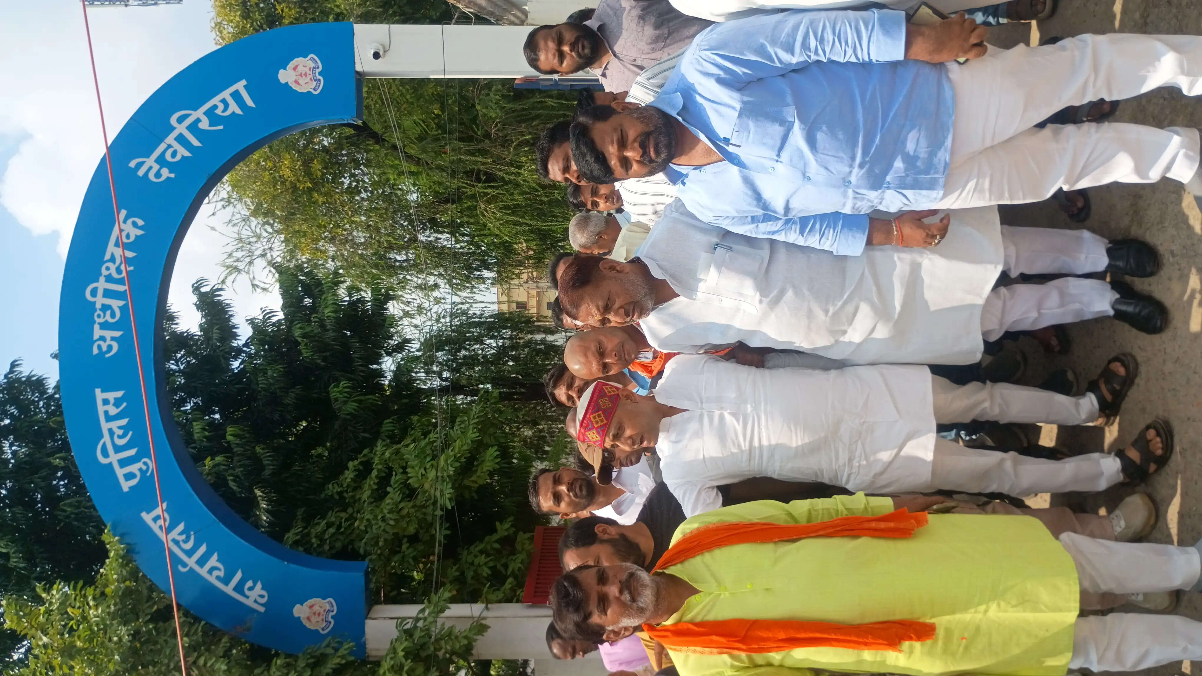 देवरिया में ईओ के अपहरण की कोशिश और मारपीट का आरोप, दोनों पक्षों पर मुकदमा दर्ज