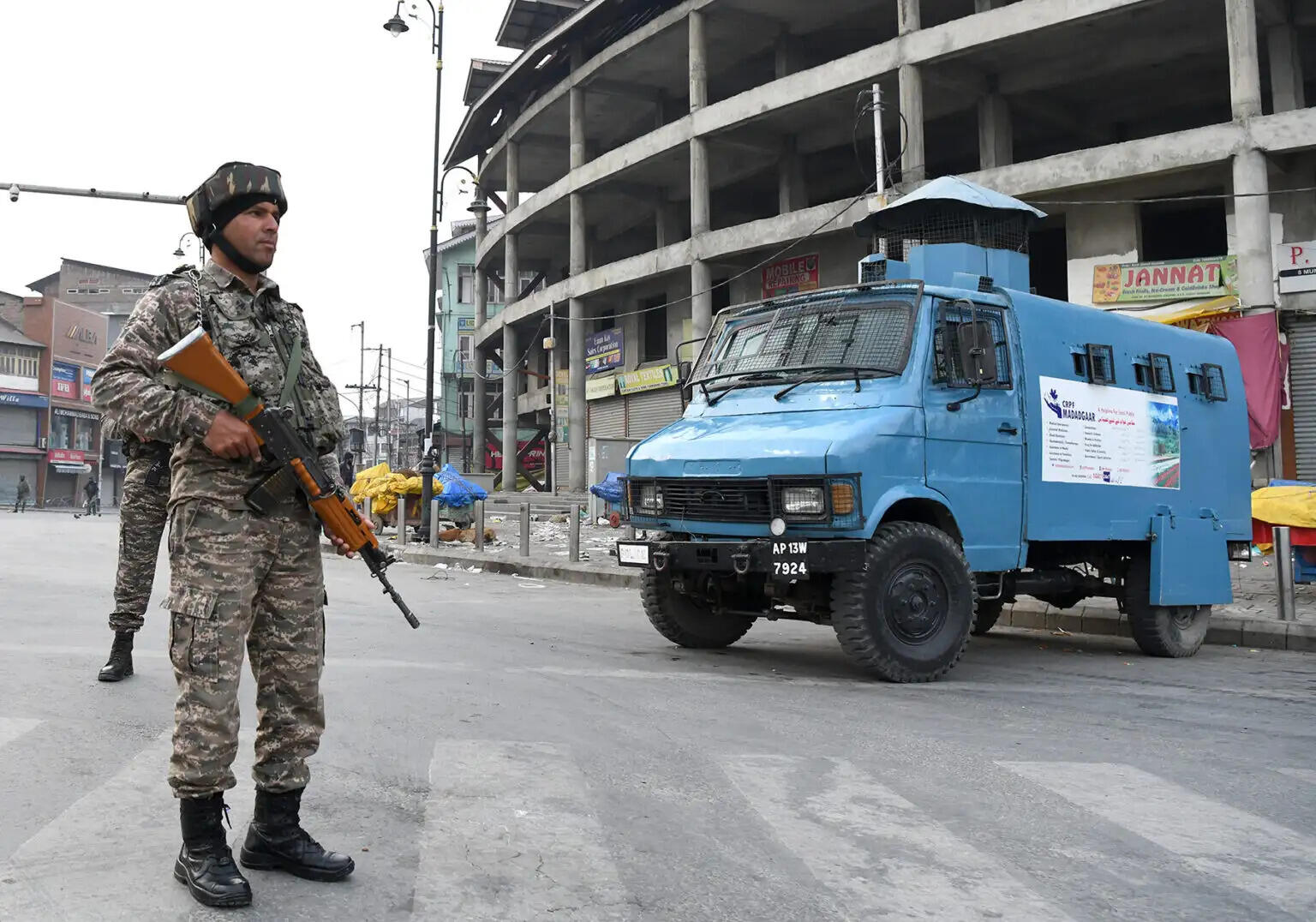 खामेनेई की हत्या के विरोध में कश्मीर में हुए प्रदर्शनों पर लगाए गए प्रतिबंध हटे, जनजीवन सामान्य