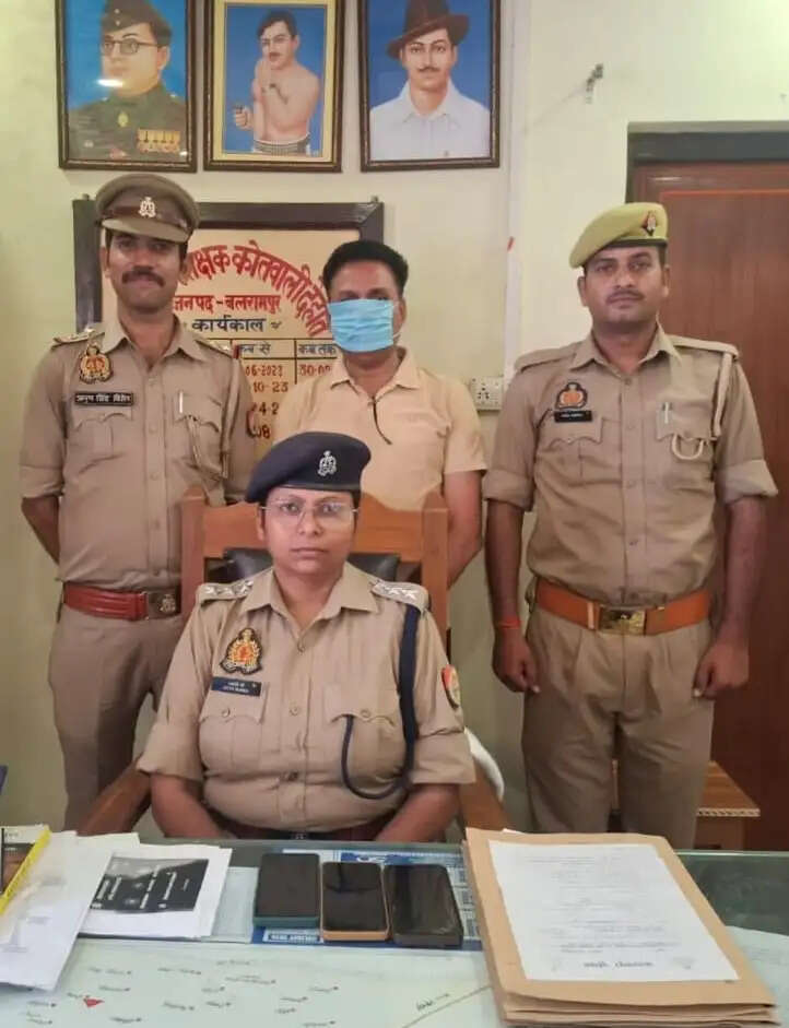 स्टॉक रजिस्टर सत्यापन के नाम पर अवैध वसूली करने वाला कृषि विभाग का बाबू गिरफ्तार