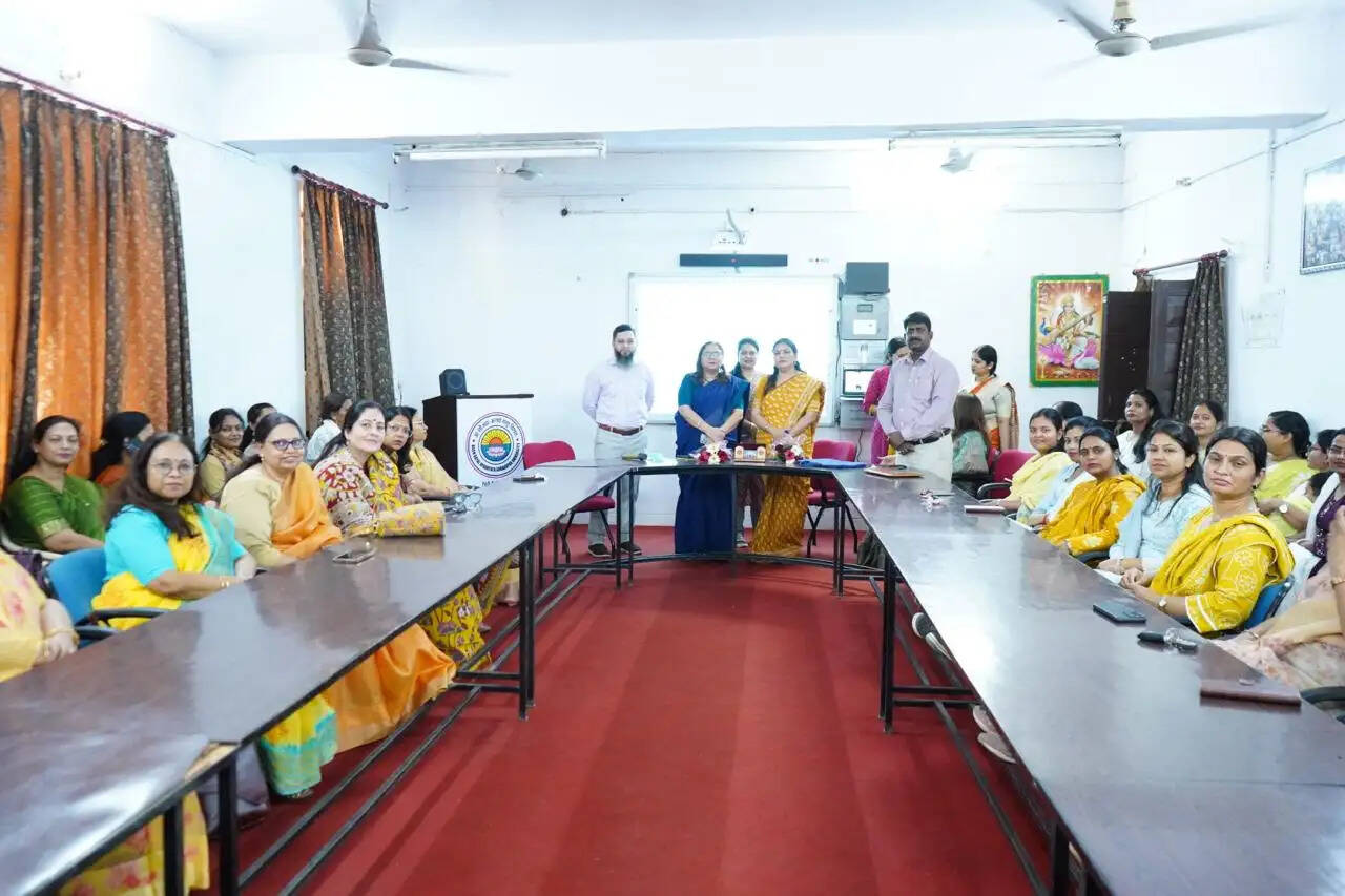 विवेकपूर्ण ढंग से धन का उपयोग करें महिलाएं : कुलपति