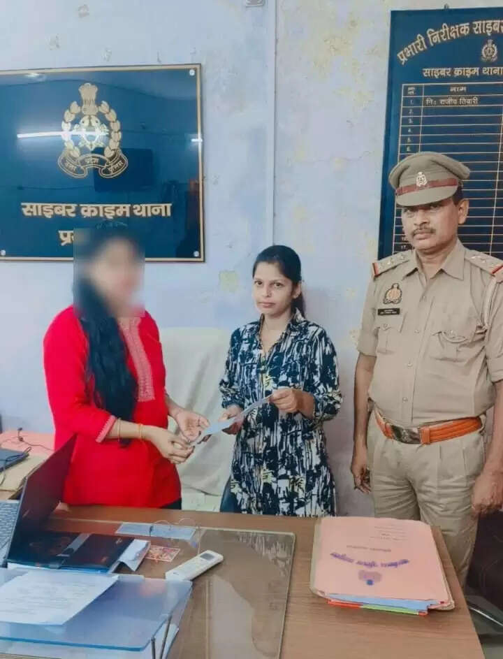 साइबर क्राइम टीम ने पीड़िता के खाते में वापस कराए&nbsp;ऑनलाइन&nbsp;धोखाधड़ी के&nbsp;बारह लाख रुपये