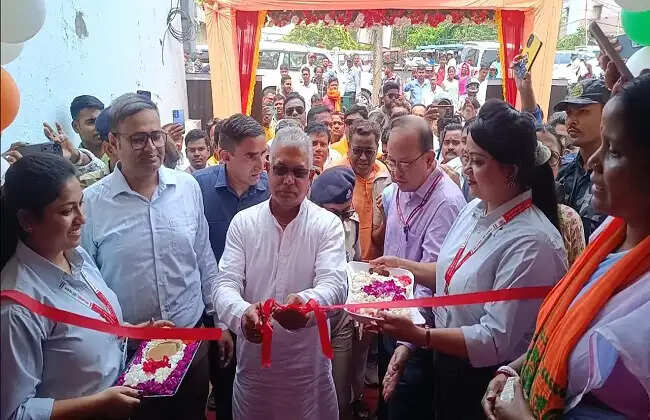 दिलीप घोष ने खड़गपुर में आधुनिक आधार सेवा केंद्र का उद्घाटन किया