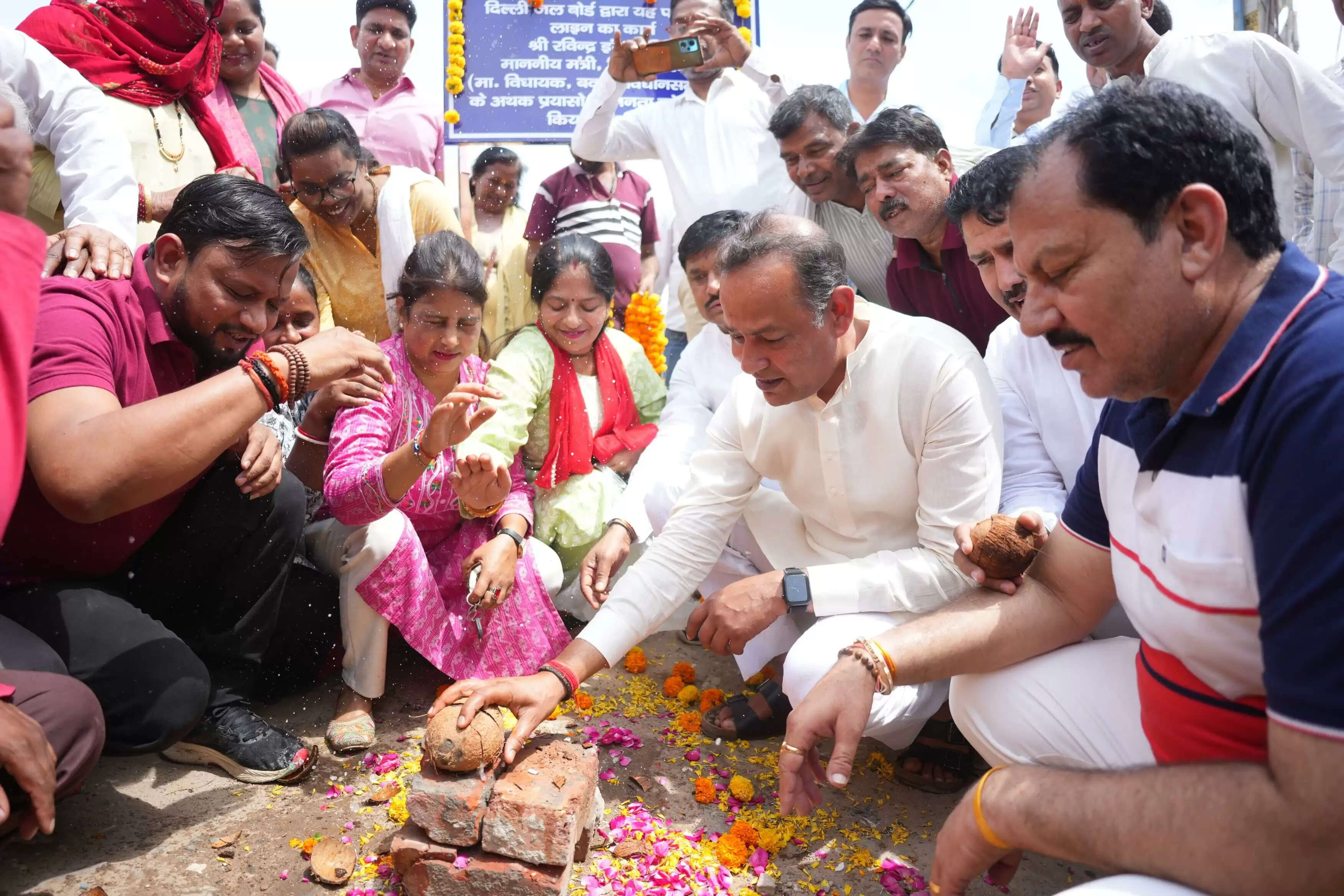 मंत्री इंद्राज ने प्रहलाद विहार में लगभग 45 लाख की जल पाइपलाइन परियोजना शुरू