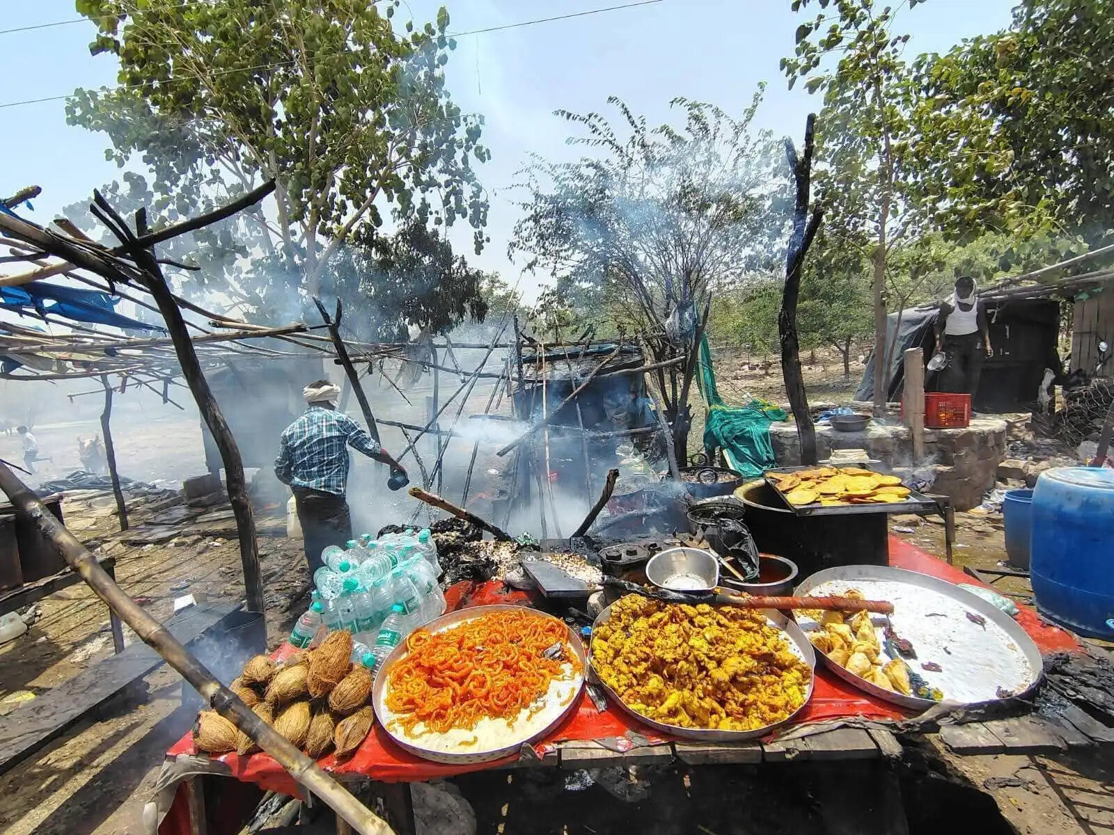 श्योपुरः छिमछिमा हनुमान मंदिर के बाहर नाश्ते की दुकान में रखे गैस सिलेंडर में लगी आग