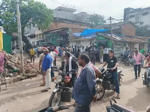 अनूपपुर: नपा की अवैध अतिक्रमण पर कार्रवाई 8 दुकानों पर 2400 रुपये का जुर्माना