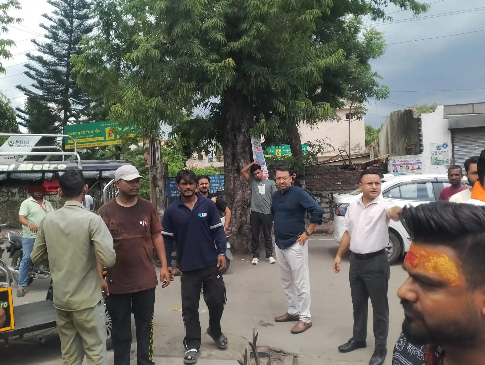 तिकोनिया से वर्कशॉप लाइन तक प्रशासन&nbsp;ने&nbsp;हटाया अतिक्रमण