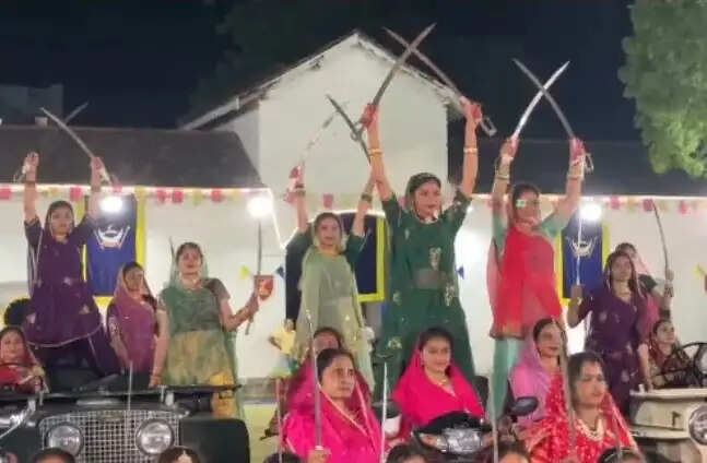 गुजरात के राजकोट रणजीत विलास पैलेस में क्षत्रिय महिलाओं का शौर्य रास, दिखी सांस्कृतिक विरासत