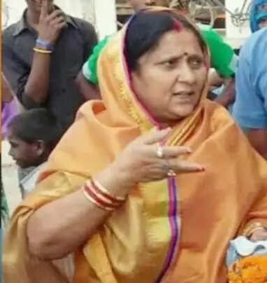 पूर्व विधायक विजय मिश्र की पत्नी रामलली मिश्र की 10 साल की सजा पर हाईकोर्ट की रोक