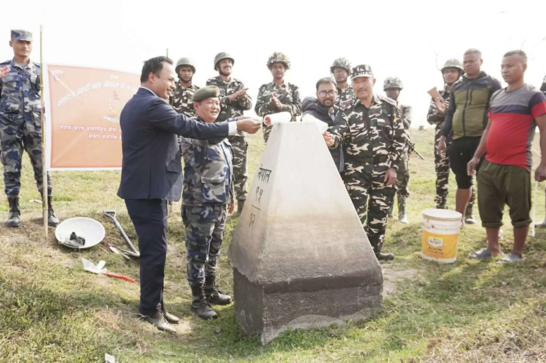 नेपाल-भारत के बीच रहे सीमा स्तंभ मरम्मत का काम शुरू